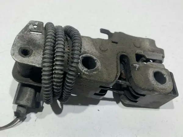 Broasca capota fata / motor 5N0823509A Volkswagen Tiguan (2007-2011)