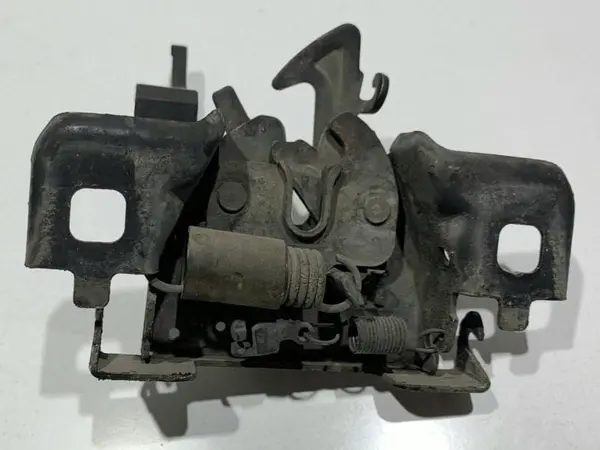 Broasca capota fata / motor Dacia Sandero 2 (2012-2017)
