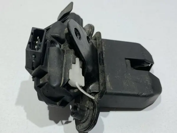 Broasca capota spate 5J0827501B Skoda Roomster (2006-2010)