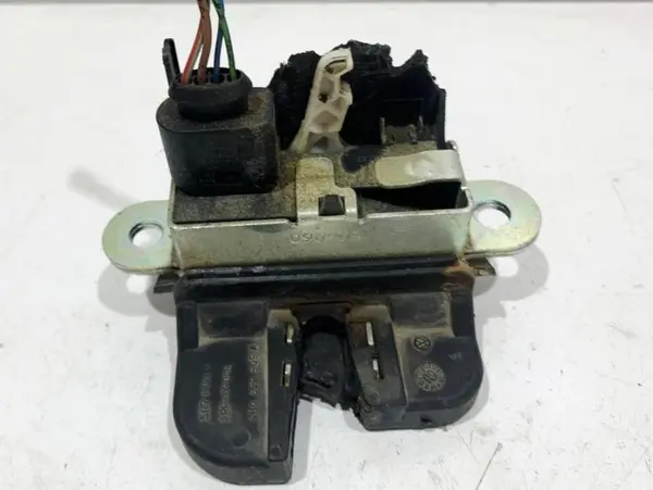 Broasca capota spate 6R0827505A Volkswagen Polo 5 (2009-2017)[6R]