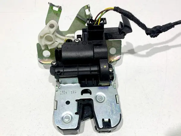 Broasca capota spate 8W0827503 Audi A3 (2012-2019) [8V1]
