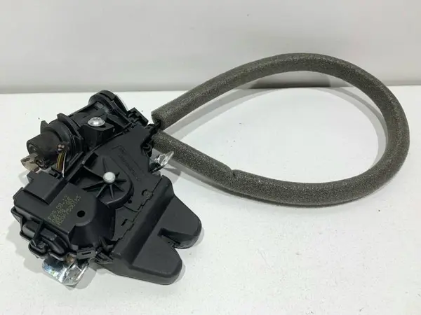 Broasca capota spate cu butuc A2047500185 Mercedes E-Class (2009-2016) [W212]