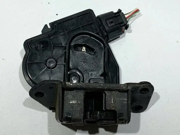 Broasca capota spate Toyota Avensis (2009-2012) [T27]