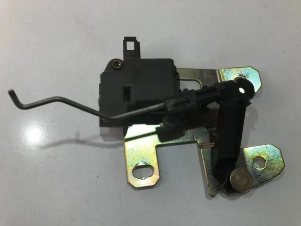 Broasca capota spate Volkswagen Touareg (2002-2006)