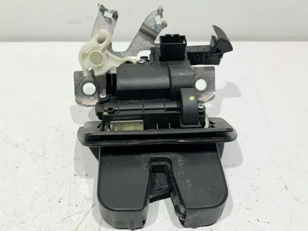 Broasca portbagaj 8W9827505A Audi A4 (2015-2019) [8W2, B9]