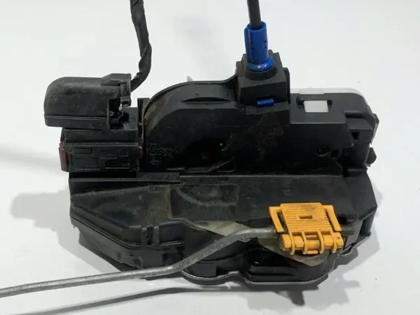 Broasca usa dreapta fata 13503802 Opel Astra J (2009-2012)