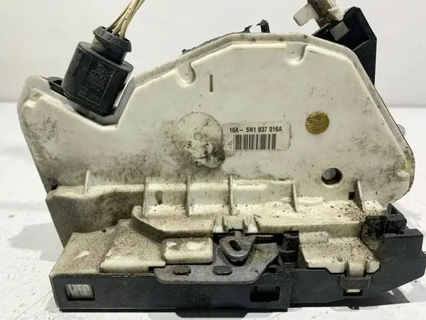Broasca usa dreapta fata 5N1837016A Audi A1 (2010->) [8X1]