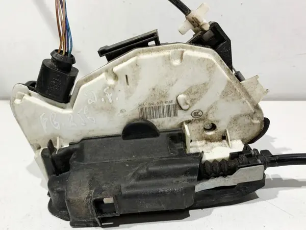 Broasca usa dreapta fata 5N1837016C Volkswagen Tiguan (2007-2011)