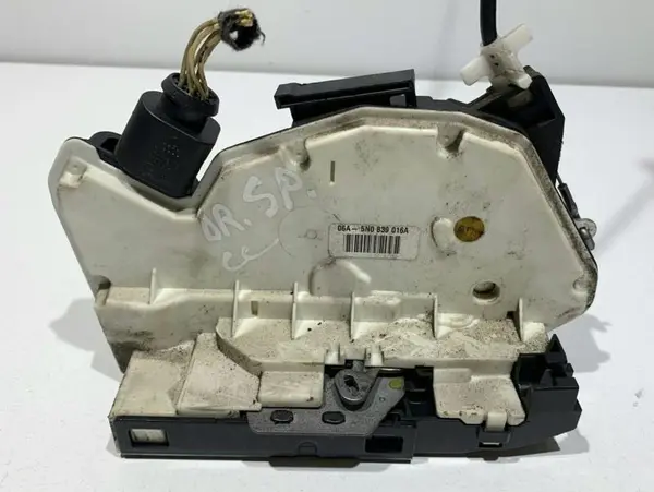 Broasca usa dreapta spate 5N0839016A Volkswagen Passat B6 3C (2005-2010)
