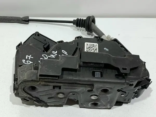 Broasca usa dreapta spate 5NA839016C Volkswagen Passat B8 (2014-2019)