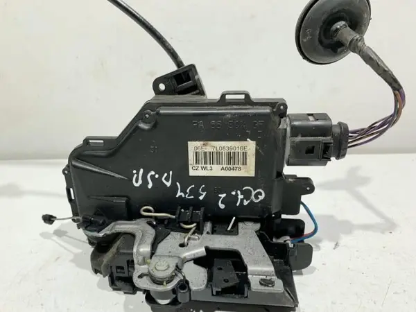 Broasca usa dreapta spate 7L0839016E Volkswagen Golf 6 (2008-2013)