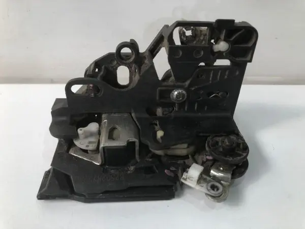 Broasca usa dreapta spate 825028727r Dacia Sandero 2 (2012-2017)