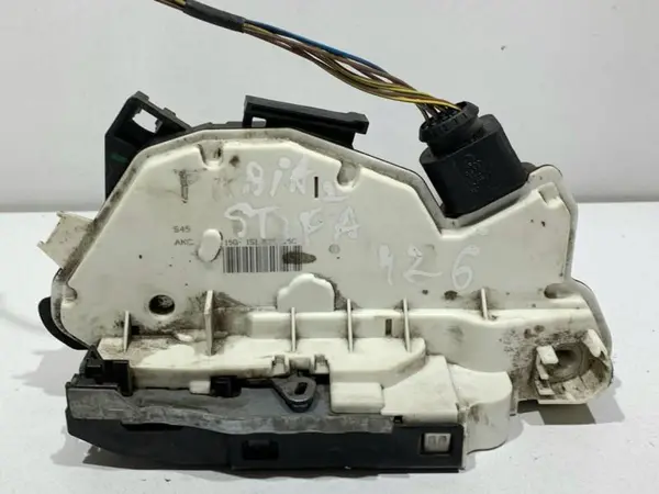 Broasca usa stanga fata 1S1837015C Skoda Fabia 2 facelift (2010-2014)