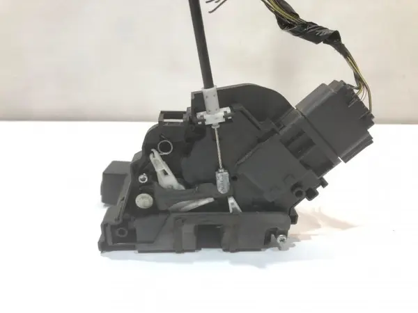 Broasca usa stanga fata 3m5a-r21813-et Ford Focus 2 facelift (2008-2010)