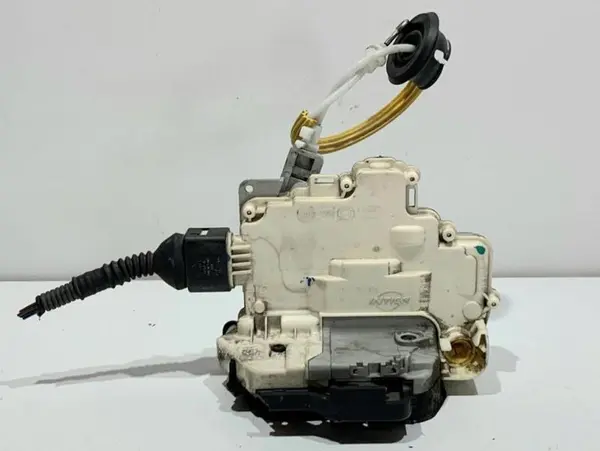 Broasca usa stanga fata 4F1837015E Audi A3 facelift (2008-2013) [8P1]