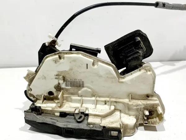 Broasca usa stanga fata 5K1837015E Volkswagen Jetta 6 (2010-2014)