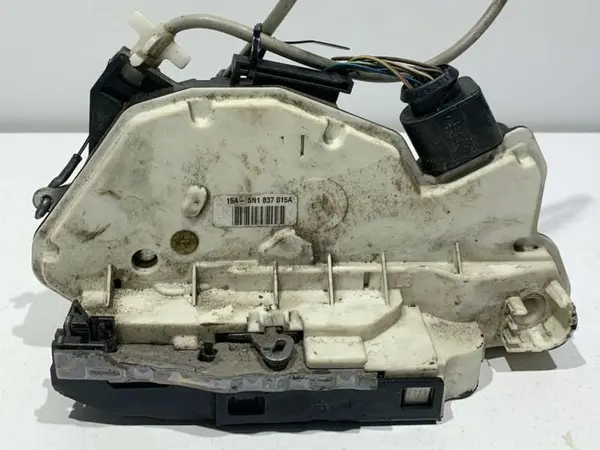 Broasca usa stanga fata 5N1837015A Volkswagen Passat CC (2008-2012)