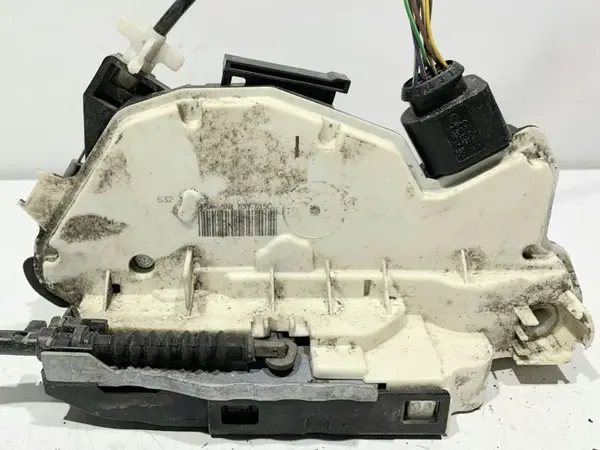 Broasca usa stanga fata 5N1837015C Audi Q3 (2011-2017) [8U]