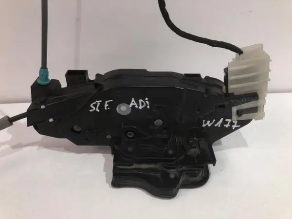 Broasca usa stanga fata a0997201702 Mercedes A-class (2018->) [w177]