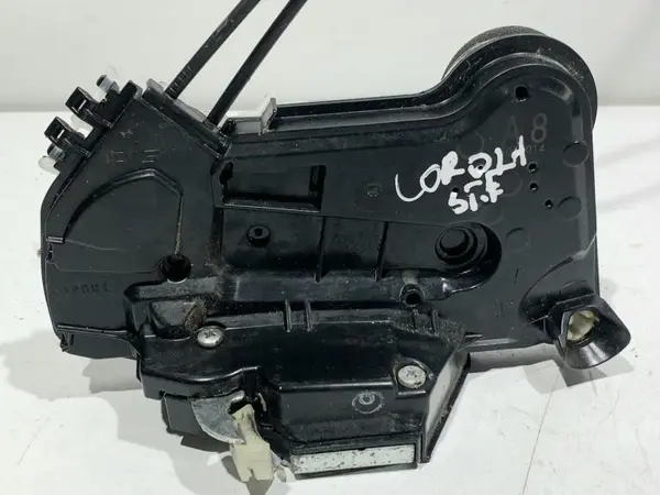 Broasca usa stanga fata Toyota Corolla (2012-2018)