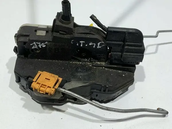 Broasca usa stanga spate 13579557 Opel Astra J (2009-2012)