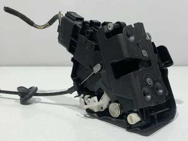 Broasca usa stanga spate 30799324 Volvo V70 3 (2007-2016)