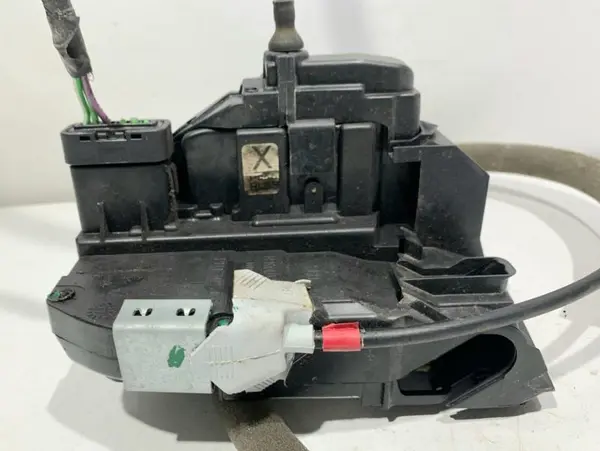 Broasca usa stanga spate 825014EA2B Nissan Qashqai 2 (2013-2016) [J11]