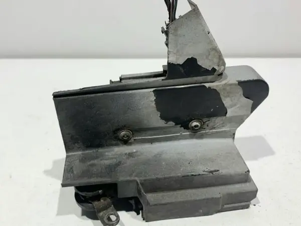 Broasca usa stanga spate 825033585R Dacia Sandero 2 (2012-2017)