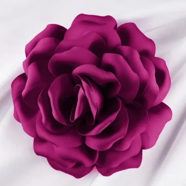 Brosa floare mov zmeura satinata cu diametru de 15 cm, cu clips pentru par