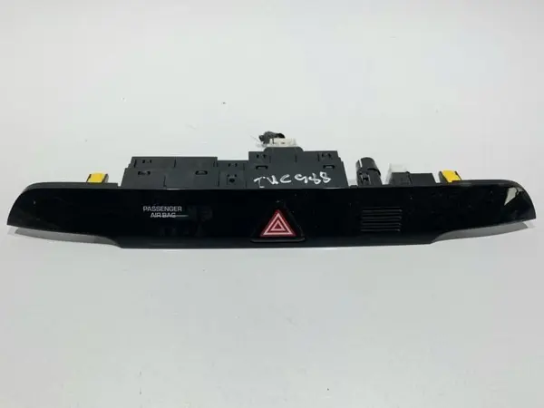 Buton avarie 93700-D7100 Hyundai Tucson 3 (2015-2018)
