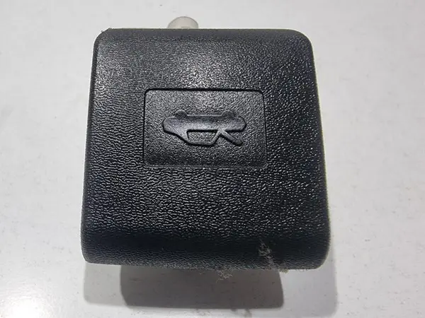 Buton deschidere portbagaj Toyota Avensis facelift (2012-2015) [T27]