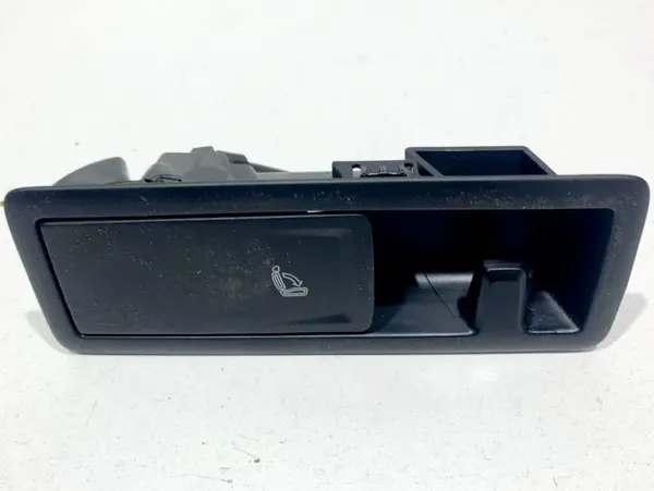 Buton reglaj scaun 5G0885671F Volkswagen Passat B8 (2014-2019)