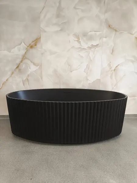 Cadă Freestanding Neagră „Ribbed Elegance” 1700mm lungime×850mm latime×580mm inaltime