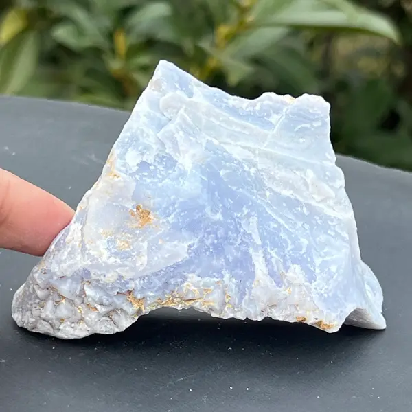 Calcedonie albastra /blue lace/ agat albastru piatra bruta m15
