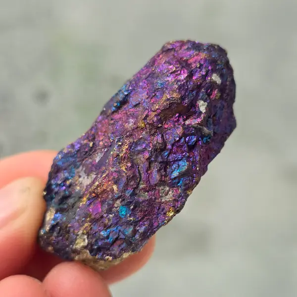 Calcopirita iridescentă din Mexic model 2