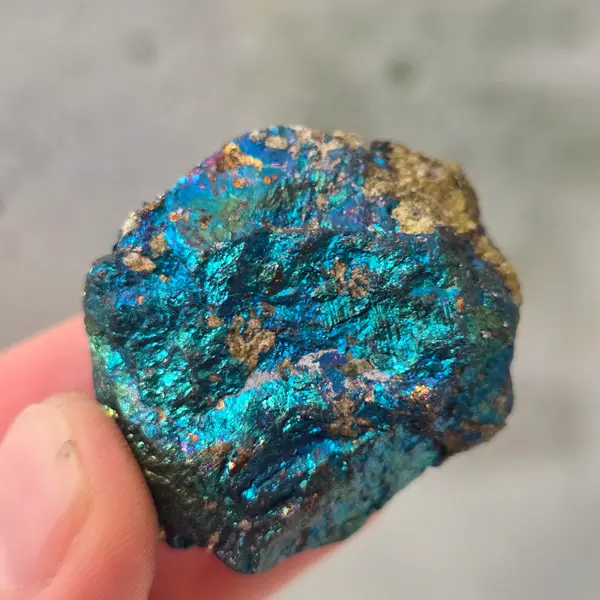 Calcopirita iridescentă din Mexic model 9