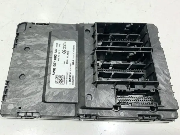 Calculator confort bcm 8W0907063AC Audi A4 (2015-2019) [8W2, B9] 2.0 tdi DEUA
