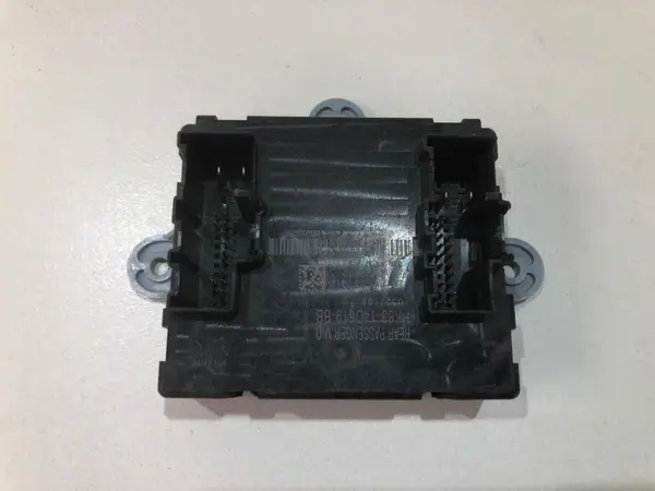 Calculator confort stanga spate hk83-14d619-bb Jaguar F-Pace (2016->) [X761]