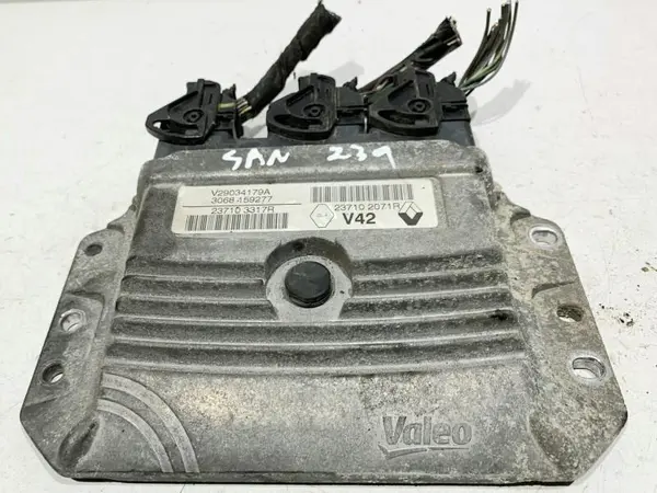 Calculator motor ecu 237102071R Renault Clio 4 (2012-2016) 1.2 benzina D4F (732)