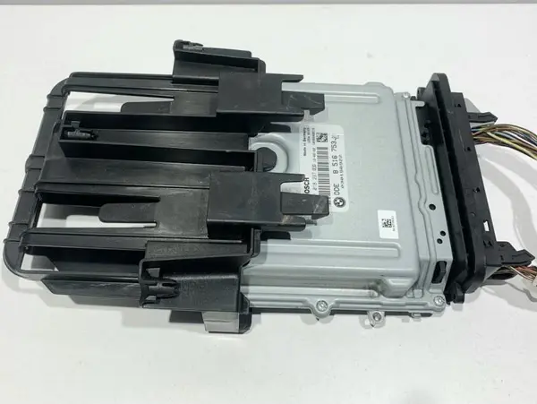Calculator motor ecu 8516753 01 BMW Seria 5 (2010-2017) [F11] 3.0d n57