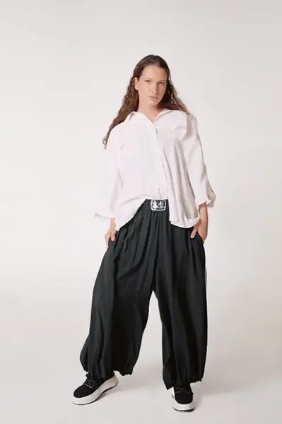 Camasa alba oversize cu maneci fluture si volane pe spate