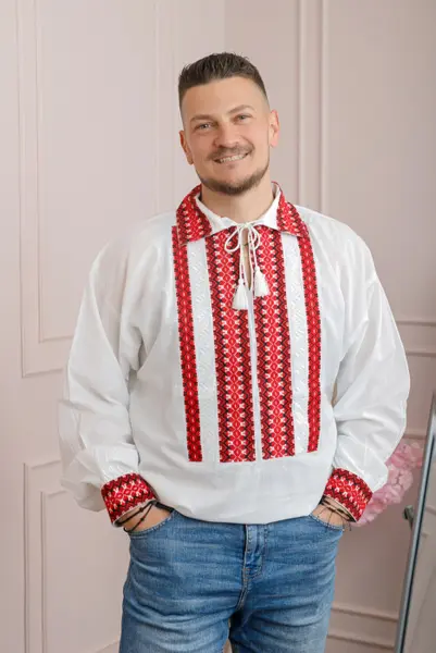 Camasa barbateasca traditionala alba cu motiv geometric rosu Horia 01