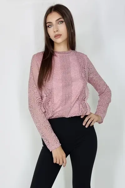 Camasa dama Federica, cu efect brodat si dantela aplicata pe linia croielii, Roz, Marime universala S/M