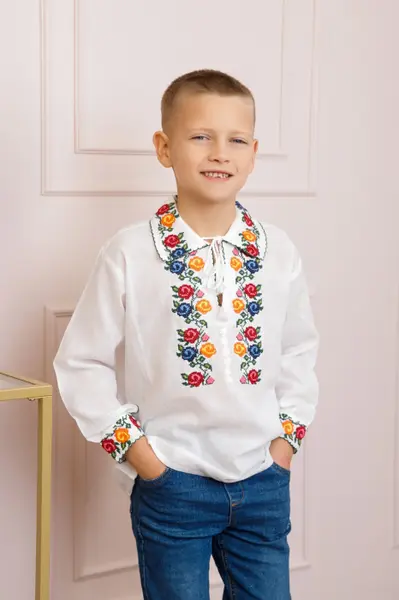 Camasa traditionala de baieti alba cu motiv floral tricolor Gabriel