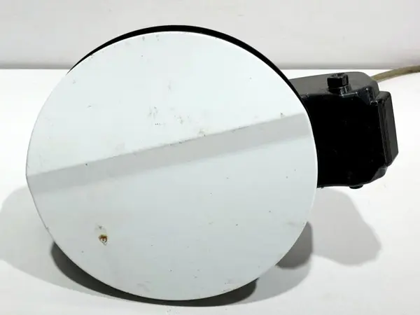 Capac / usa rezervor cu motoras / actuator culoare alba - lf9f 6V9809857A Skoda Fabia 3 (2014-2018)