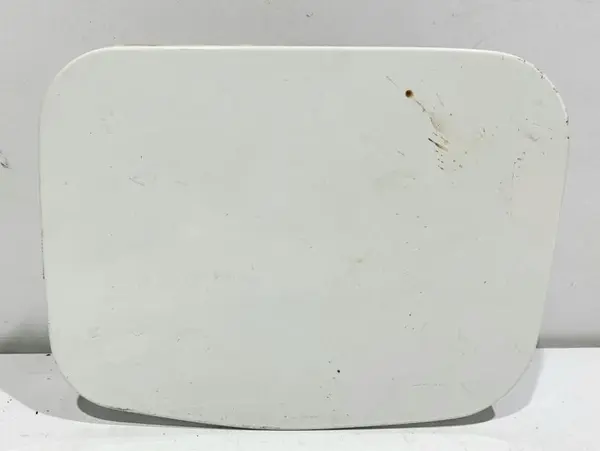 Capac / usa rezervor culoare alba Toyota Corolla (2012-2018)