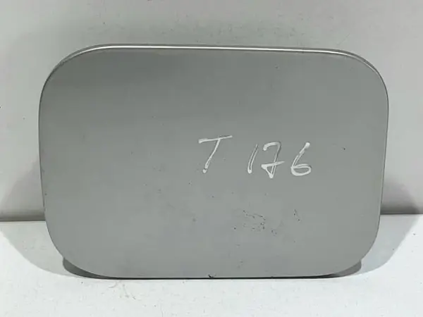Capac / usa rezervor culoare grey Toyota Avensis (2009-2012) [T27]