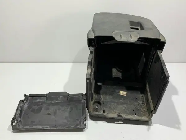 Carcasa baterie AM51-10A659-BB Ford Focus 3 (2011-2015)