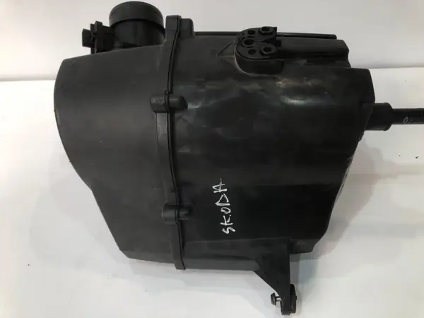 Carcasa filtru aer cu debitmetru 6r0129607e Skoda Rapid (2012-2017) 1.2 tdi CFWA