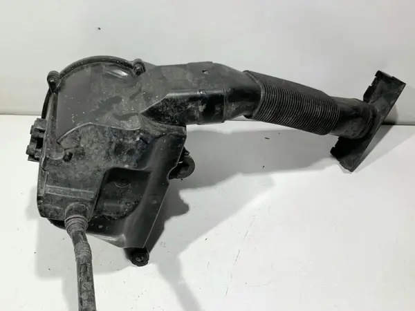Carcasa filtru aer cu furtun admisie 6R0129601C Volkswagen Passat B7 (2010-2014)